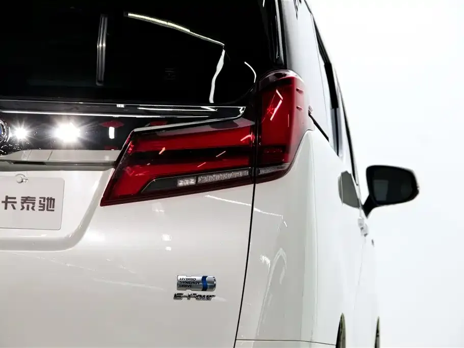 Toyota Alphard — фото 5