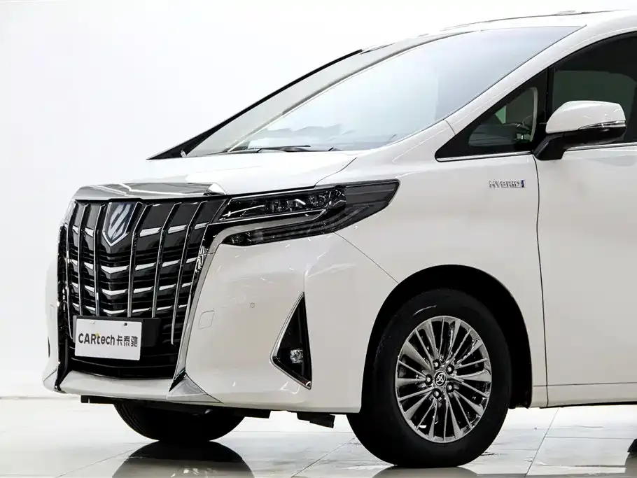 Toyota Alphard — фото 9