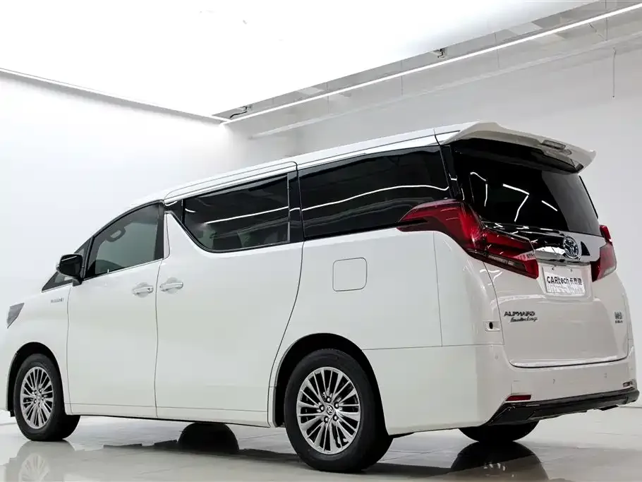 Toyota Alphard — фото 8