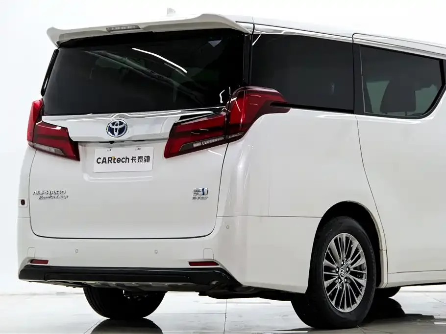 Toyota Alphard — фото 4