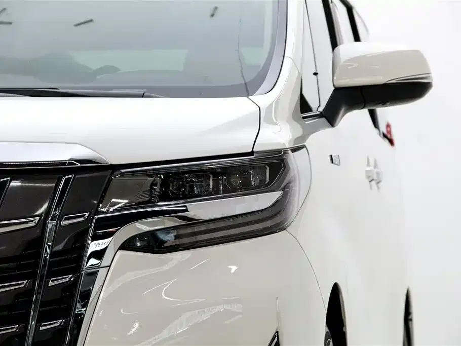Toyota Alphard — фото 3