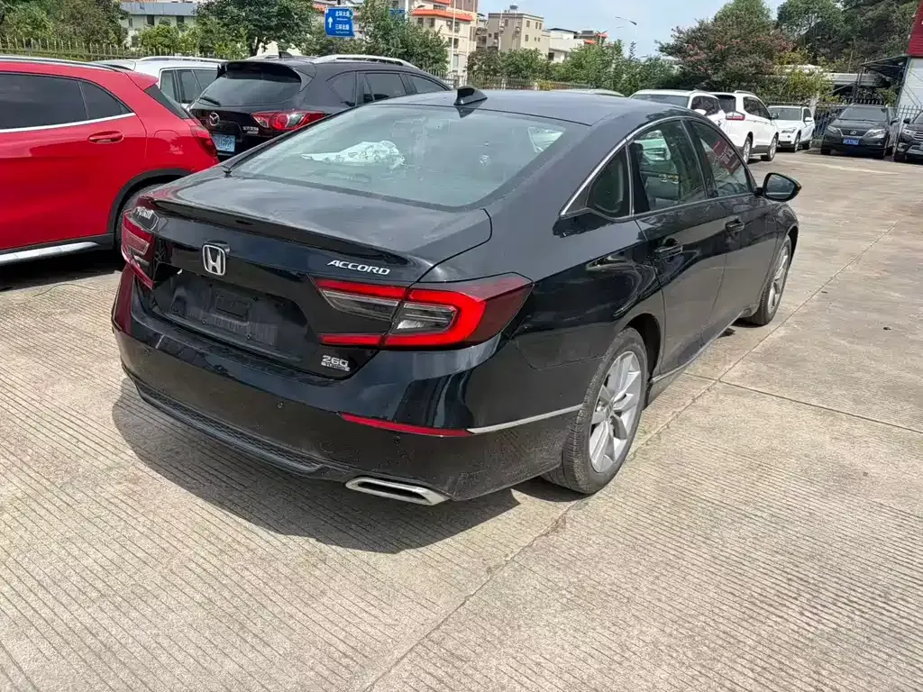Honda Accord — фото 8