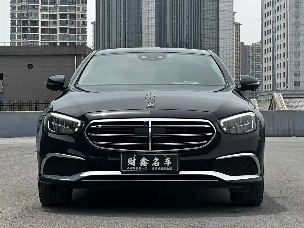 Mercedes-Benz E-Class — фото 2