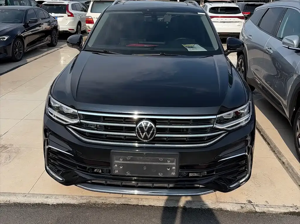Volkswagen Tiguan L — фото 9