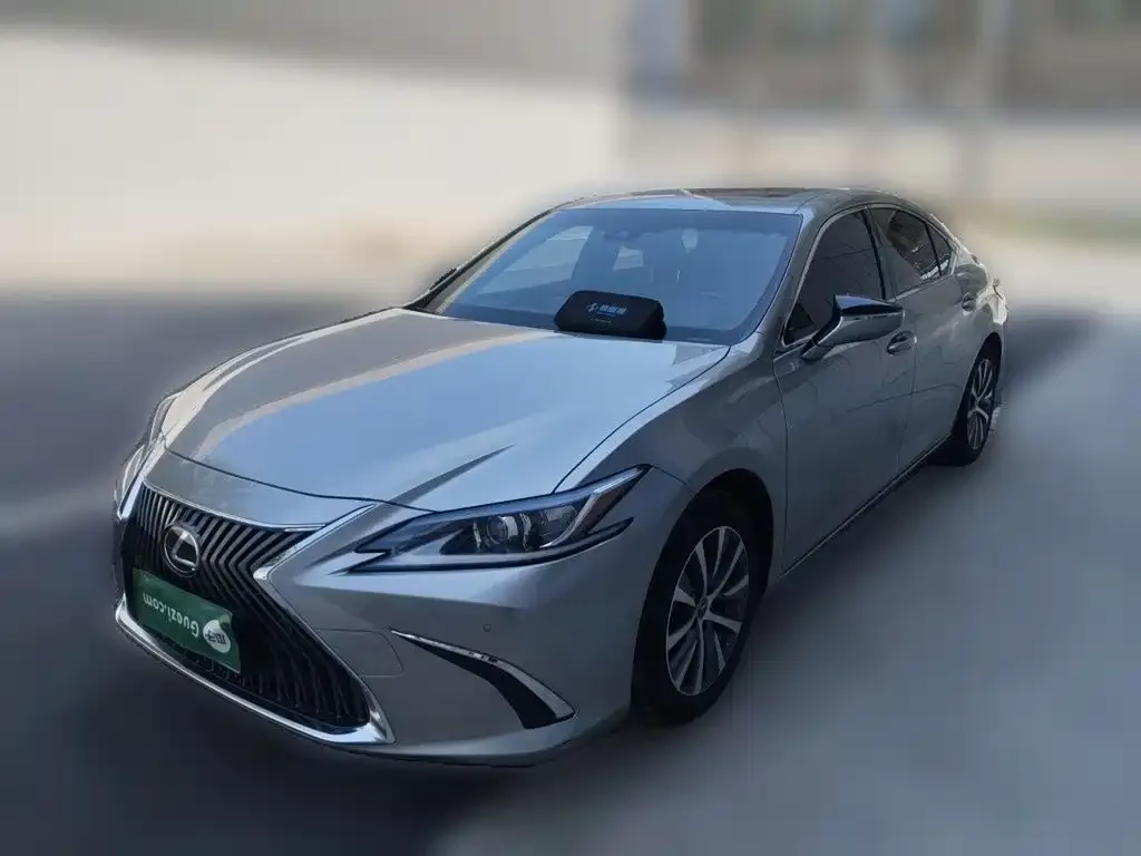 Lexus ES — фото 1