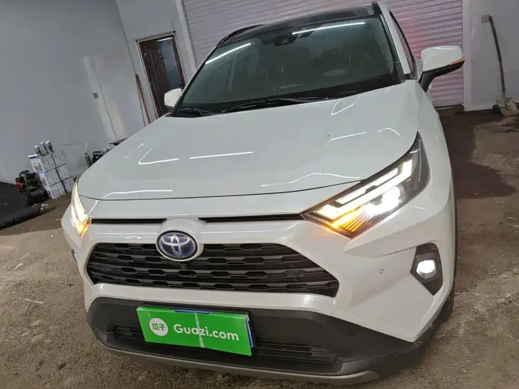 Toyota RAV4 — фото 9