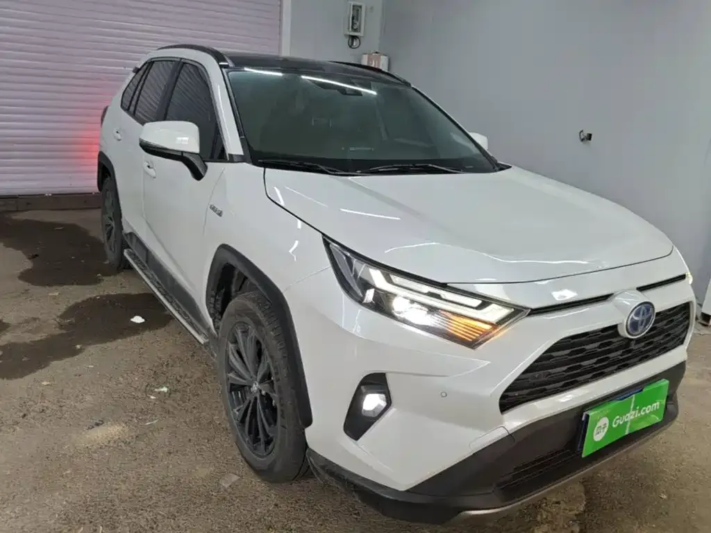 Toyota RAV4 — фото 7