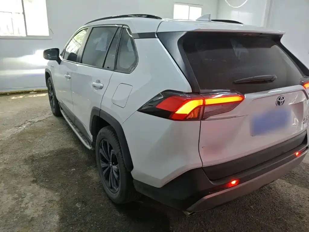 Toyota RAV4 — фото 6