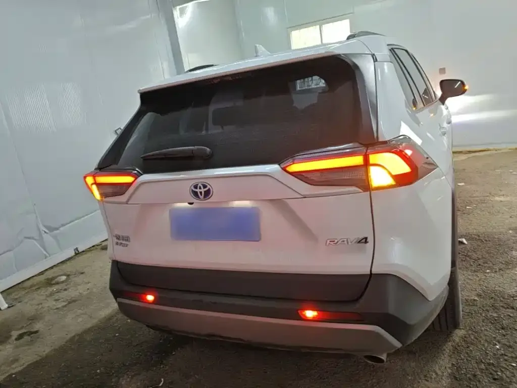 Toyota RAV4 — фото 2