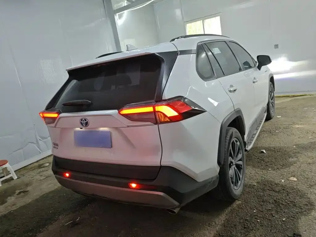 Toyota RAV4 — фото 4