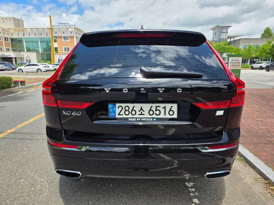 Volvo XC60 — фото 10