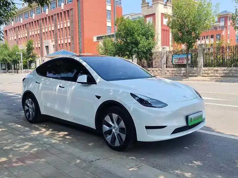 Tesla Model Y — фото 5