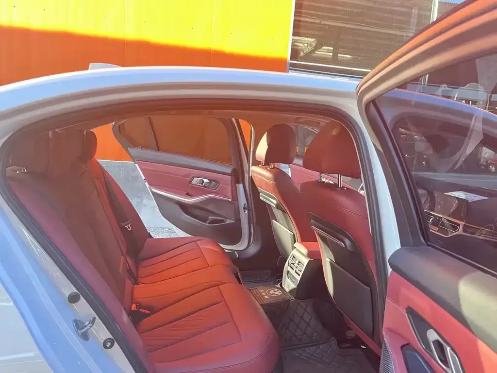 BMW 3 Series 2022 из CN, фото 2