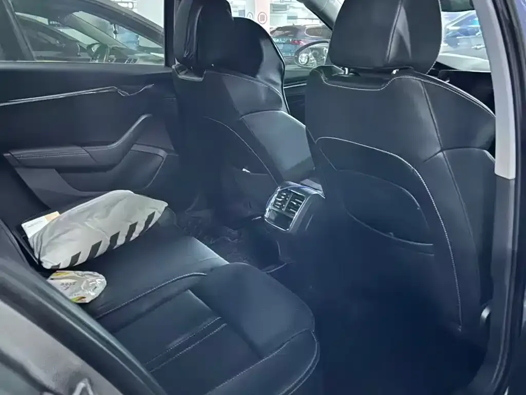 Skoda Octavia — фото 2