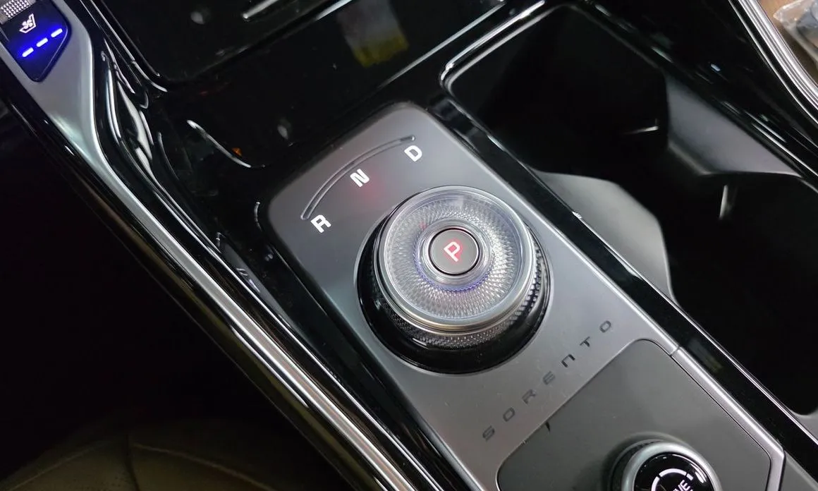 Kia Sorento — фото 8