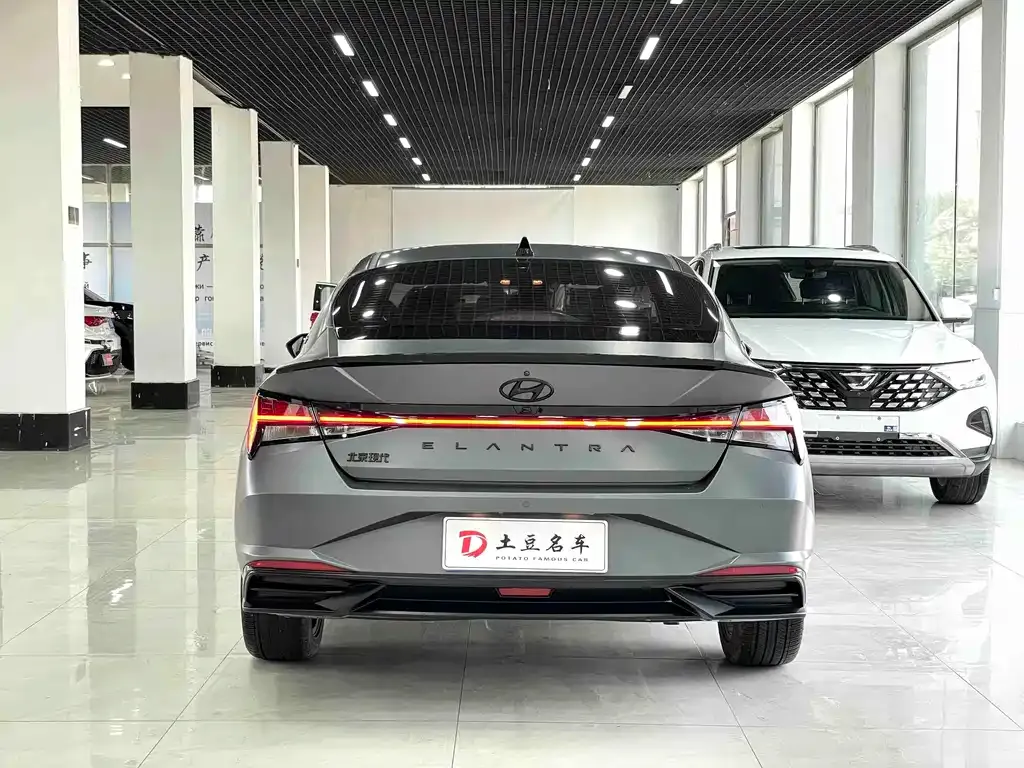 Hyundai Elantra — фото 10