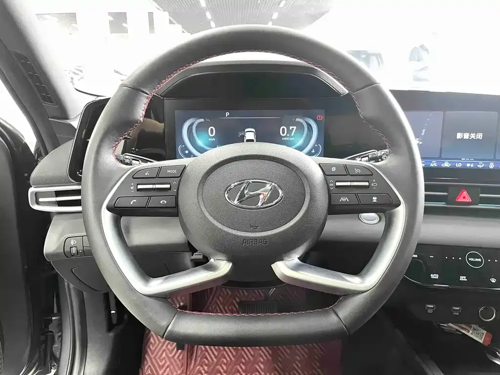 Hyundai Elantra — фото 3