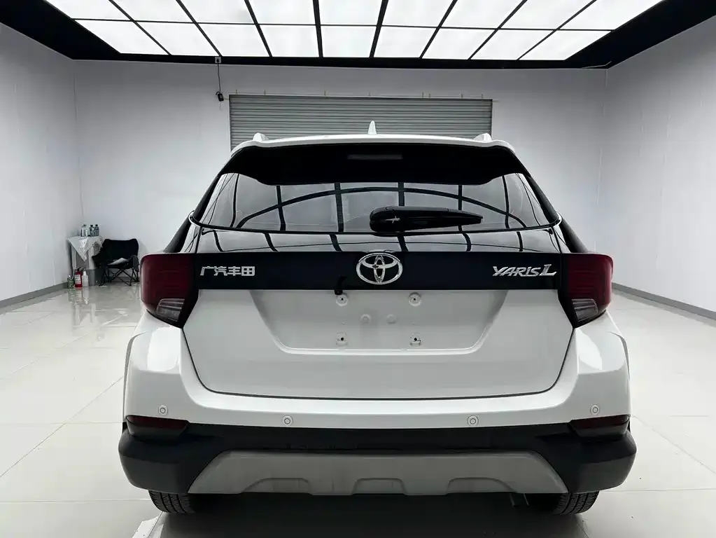 Toyota Yaris L — фото 3