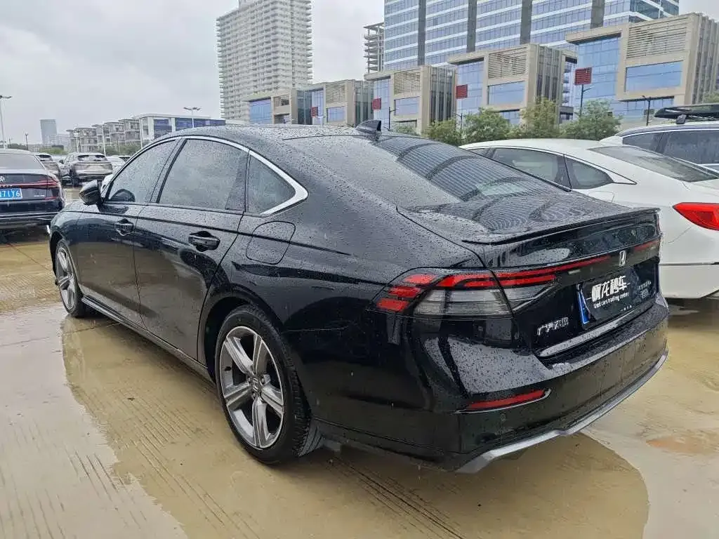 Honda Accord — фото 7