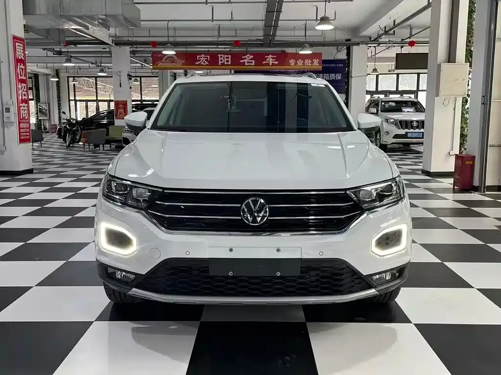 Volkswagen T-Roc — фото 9