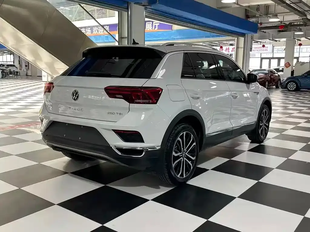 Volkswagen T-Roc — фото 10