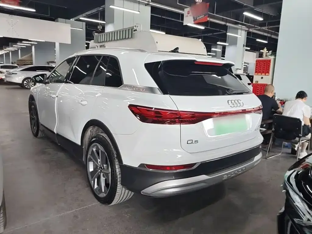 Audi Q5 e-tron — фото 6