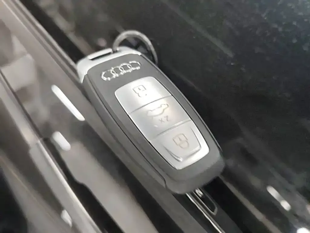 Audi Q5 e-tron — фото 3