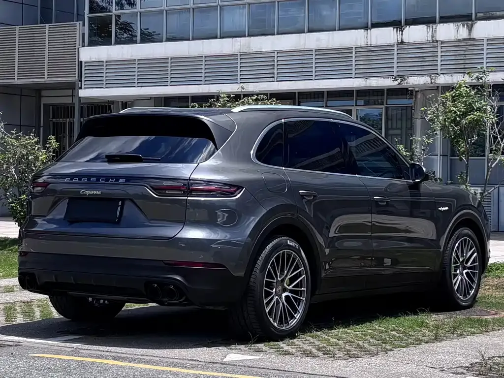 Porsche Cayenne Hybrid — фото 10