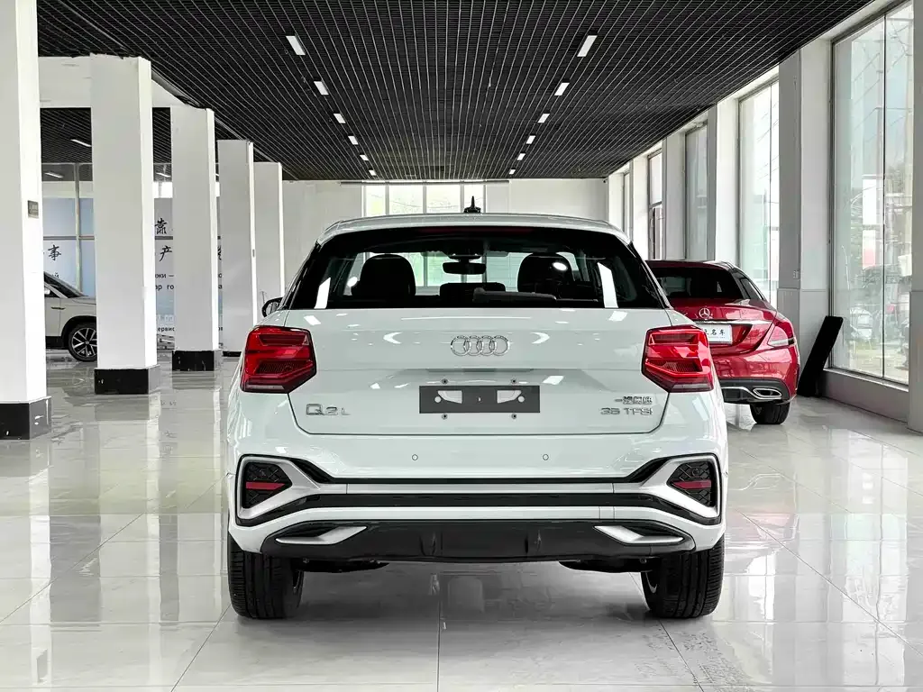 Audi Q2L — фото 3