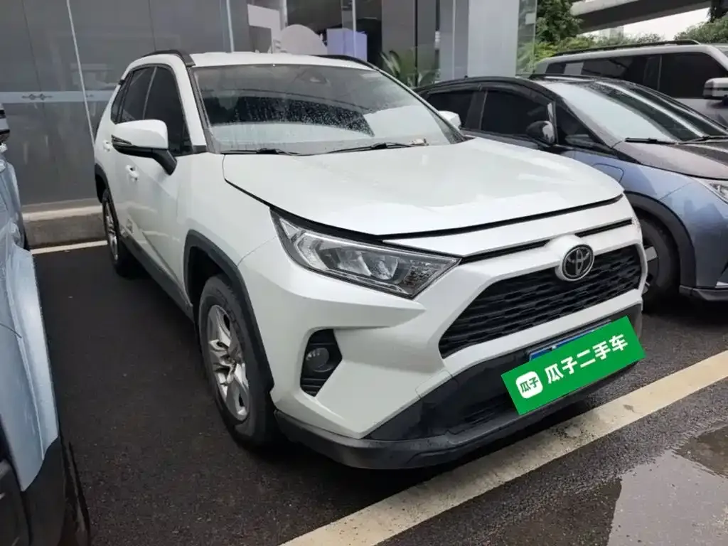 Toyota RAV4 — фото 4
