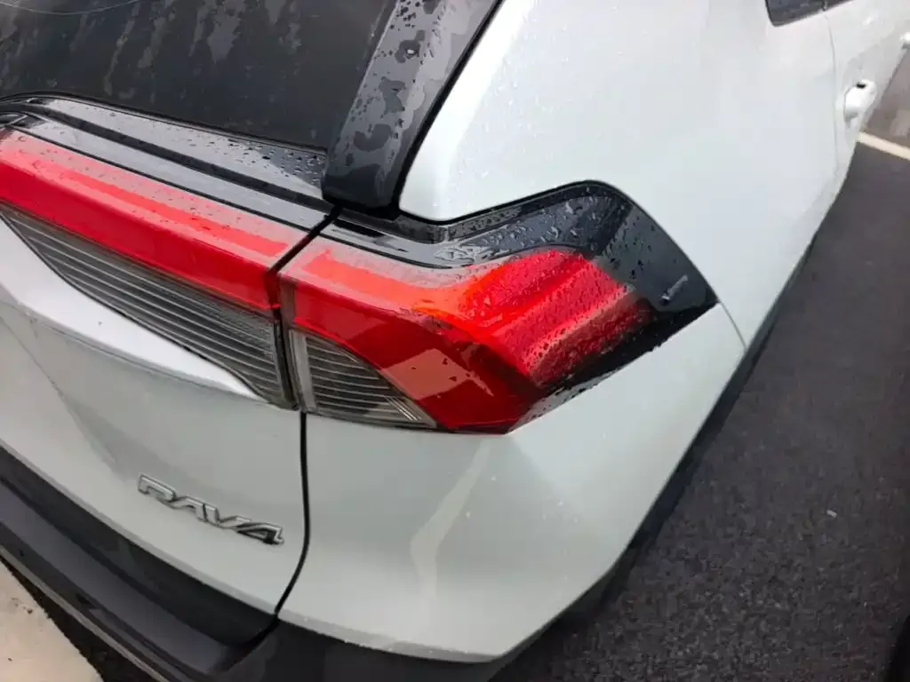 Toyota RAV4 — фото 3