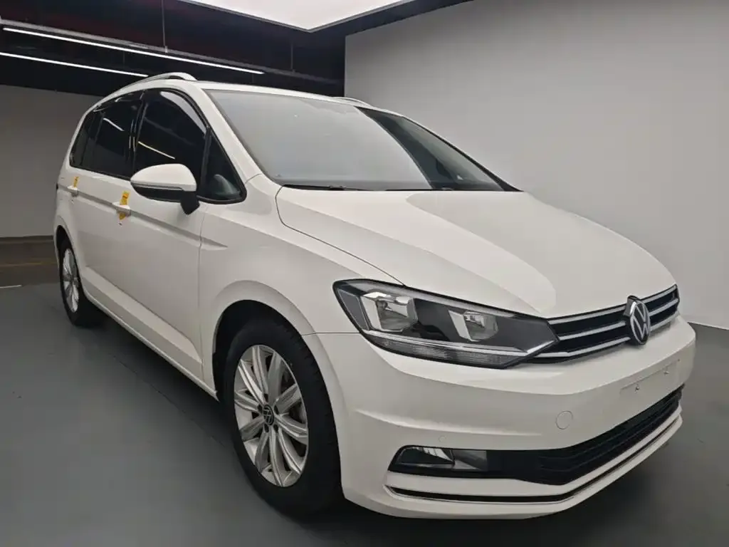 Volkswagen Touran — фото 10