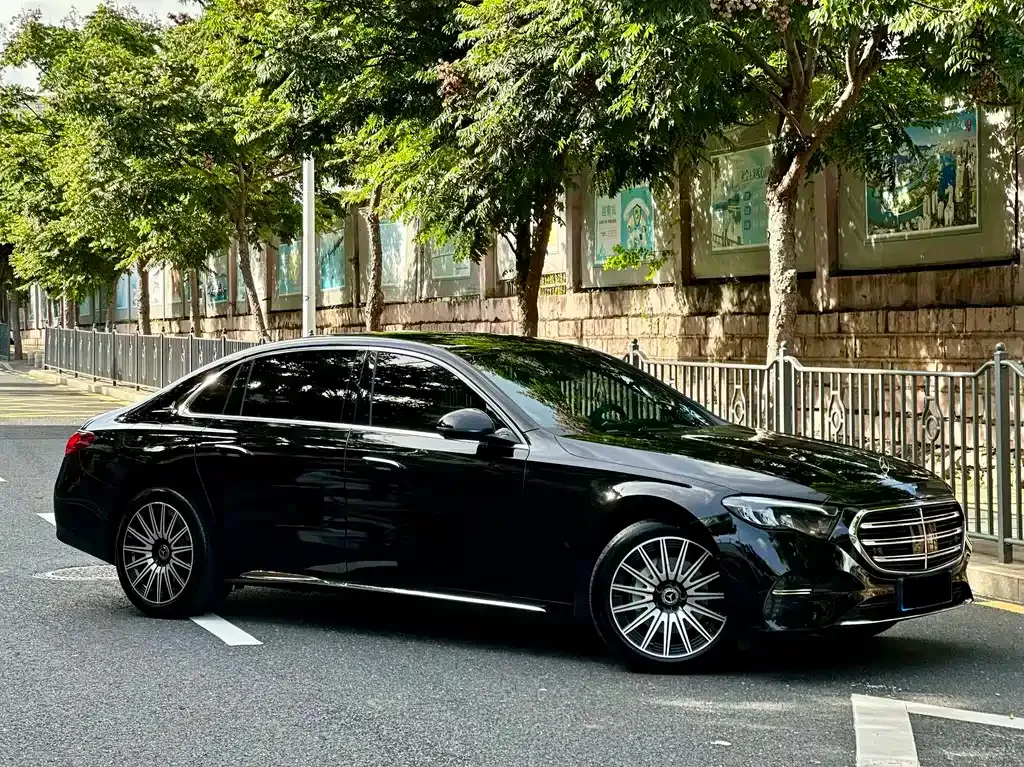 Mercedes-Benz E-Class — фото 9