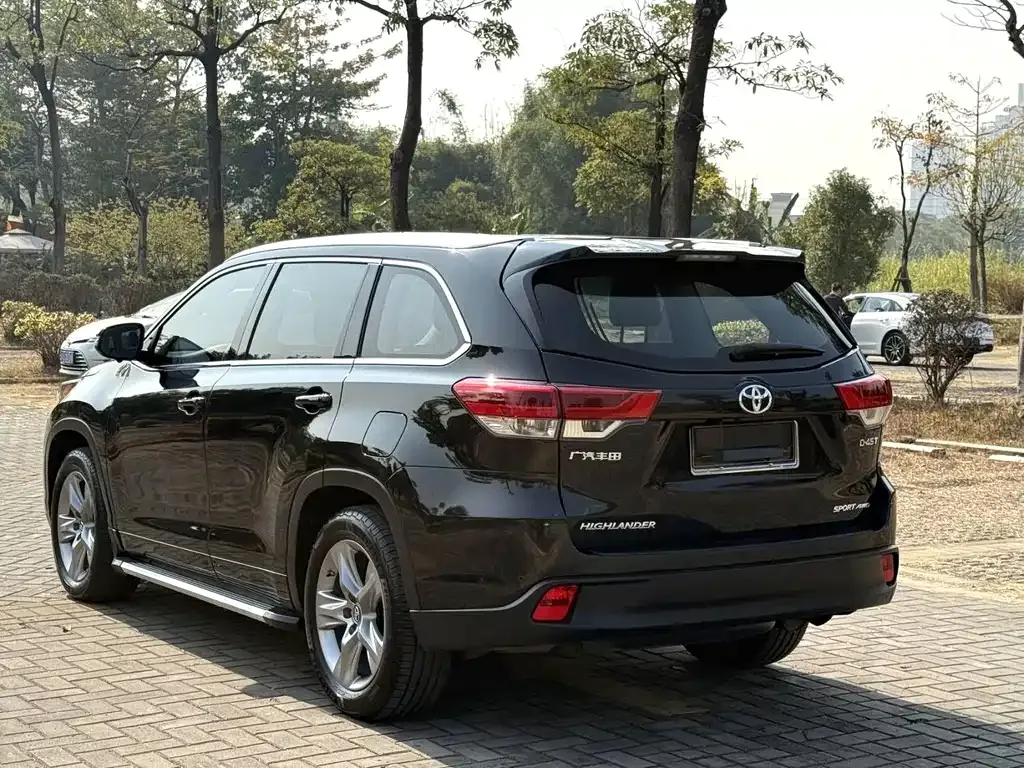 Toyota Highlander — фото 3