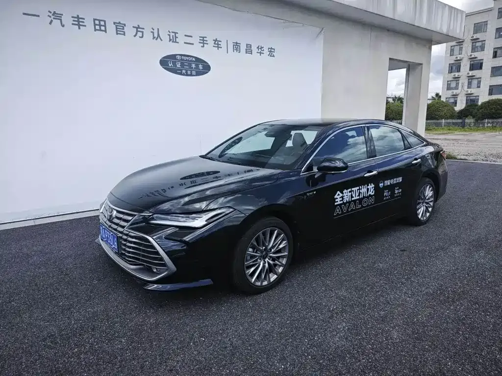 Toyota Avalon — фото 1