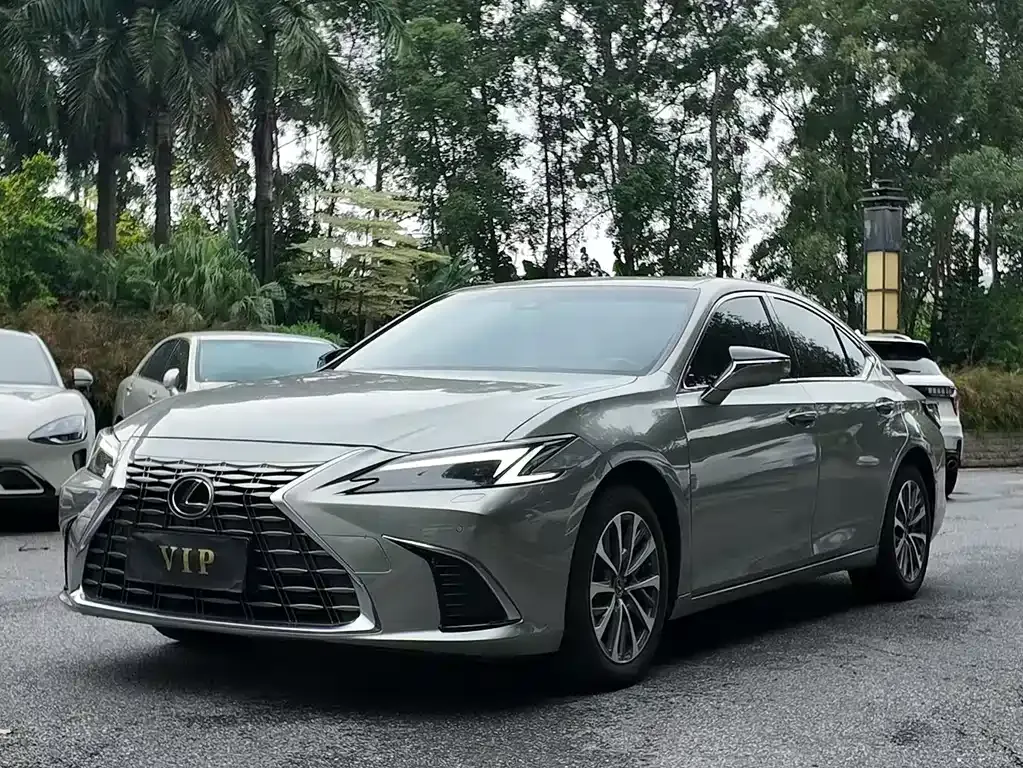 Lexus ES — фото 1