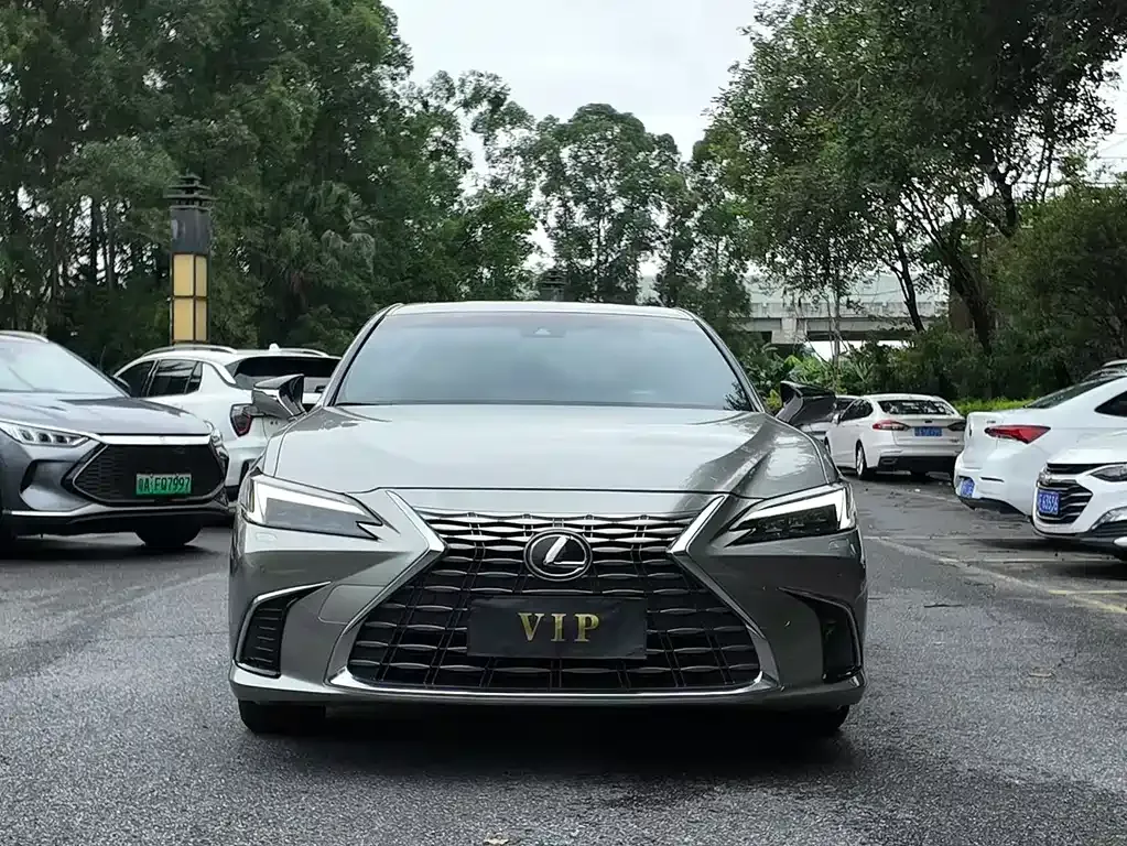Lexus ES — фото 10