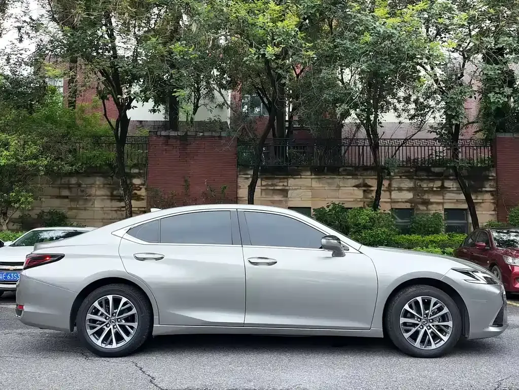 Lexus ES — фото 7