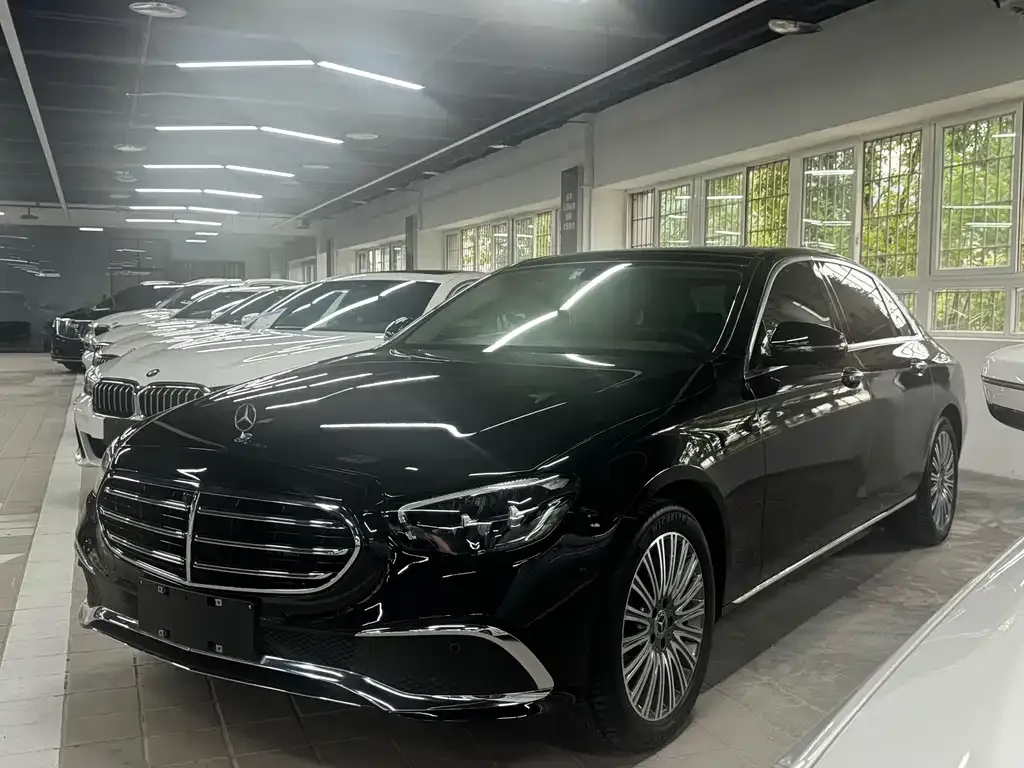 Mercedes-Benz E-Class — фото 1