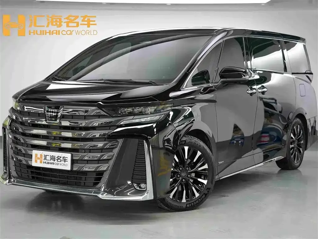 Toyota Vellfire — фото 1