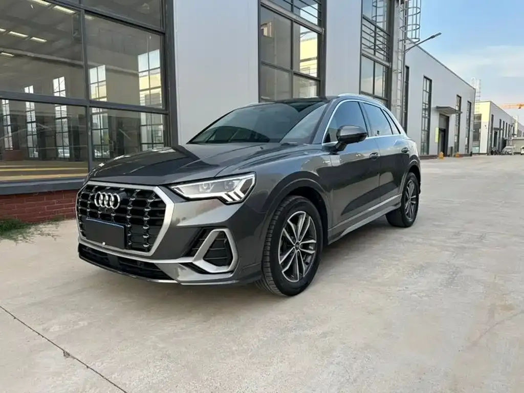 Audi Q3 — фото 1