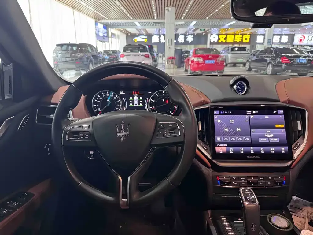 Maserati Ghibli — фото 10
