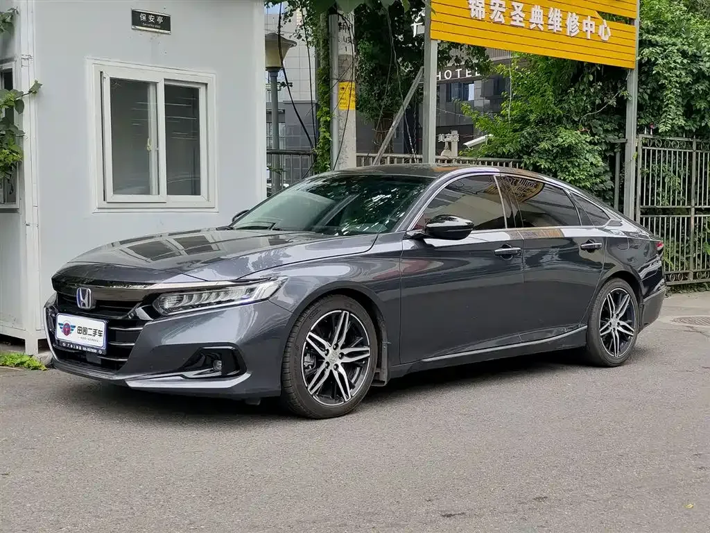 Honda Accord — фото 1