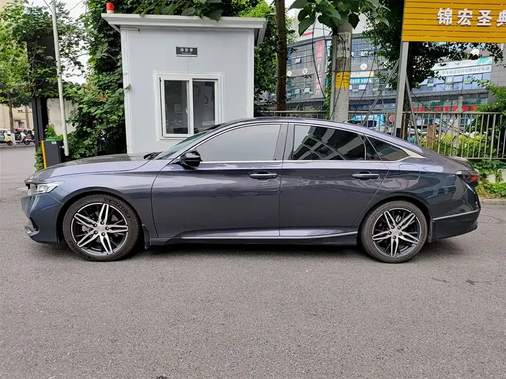 Honda Accord — фото 8