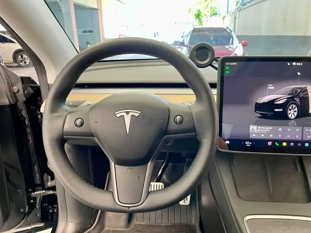 Tesla Model Y — фото 6