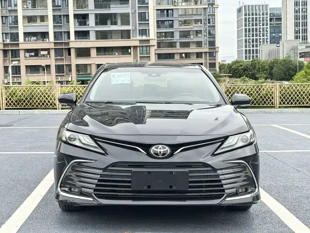 Toyota Camry — фото 6