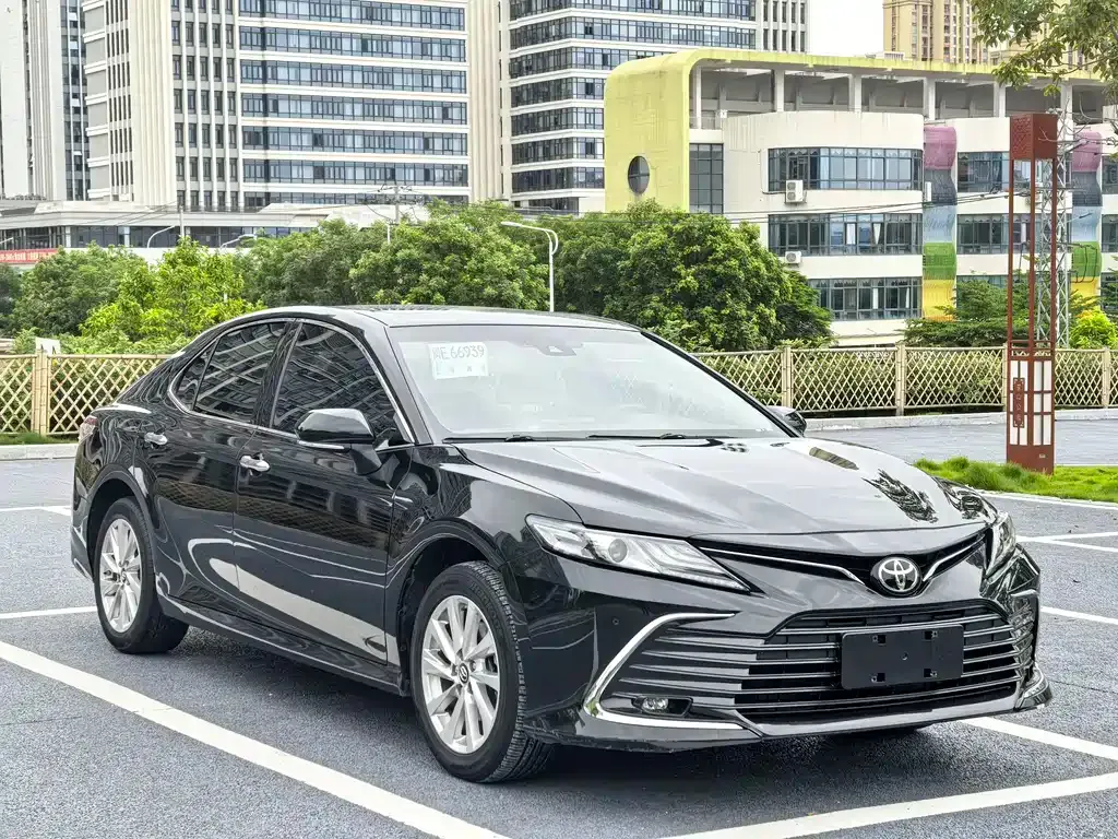 Toyota Camry — фото 10