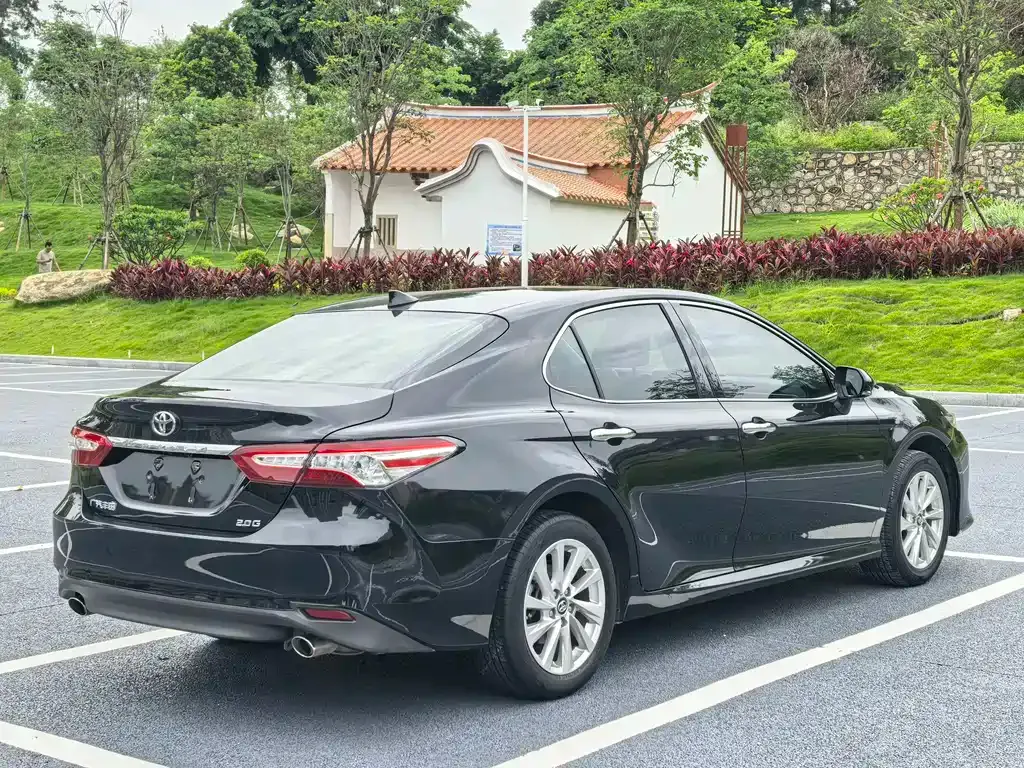 Toyota Camry — фото 9