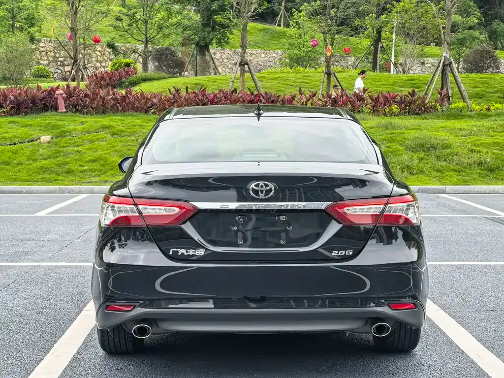 Toyota Camry — фото 8