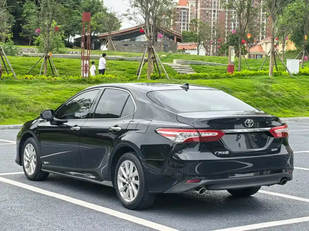 Toyota Camry — фото 7